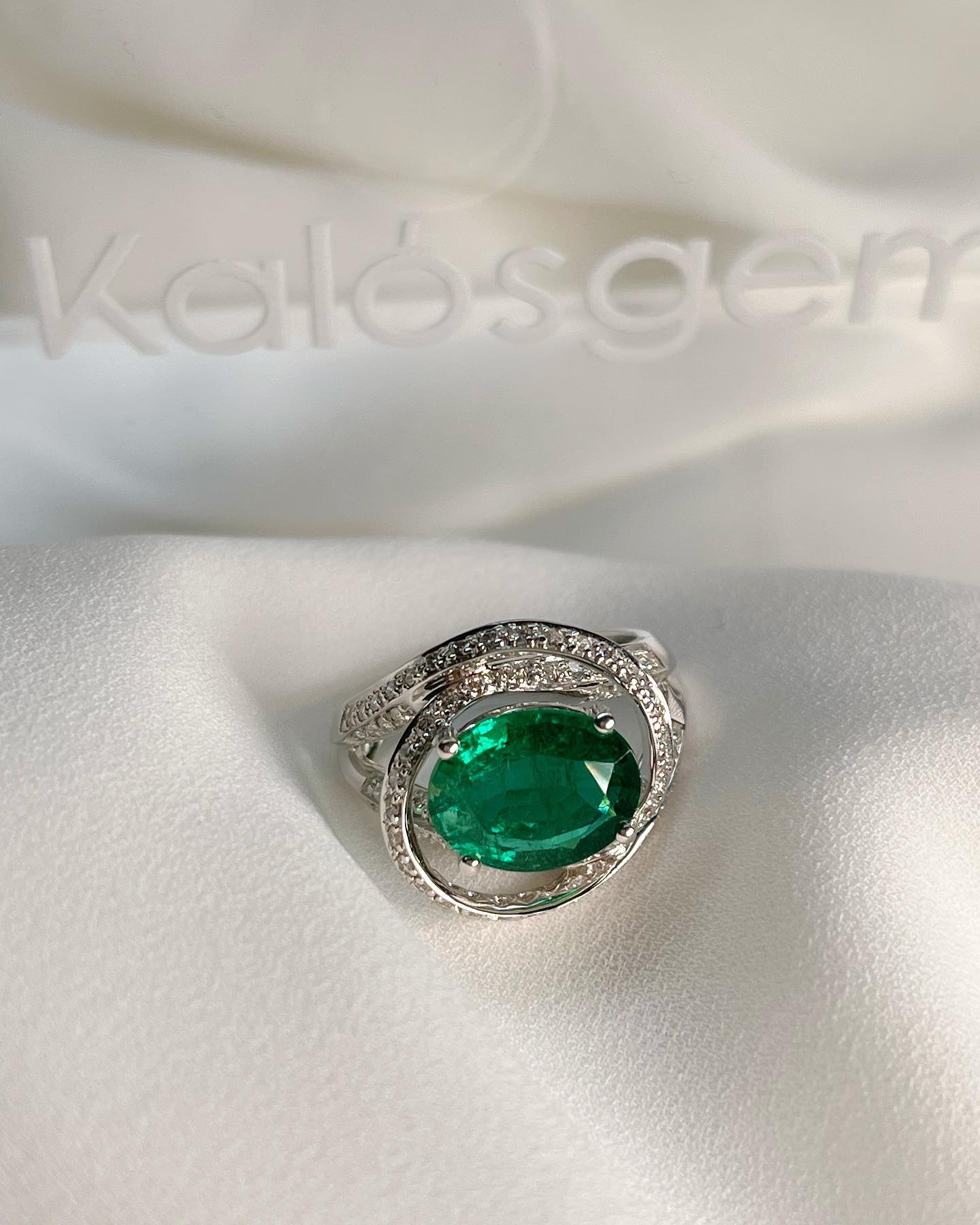 Nature Emerald Ring at Kalosgem