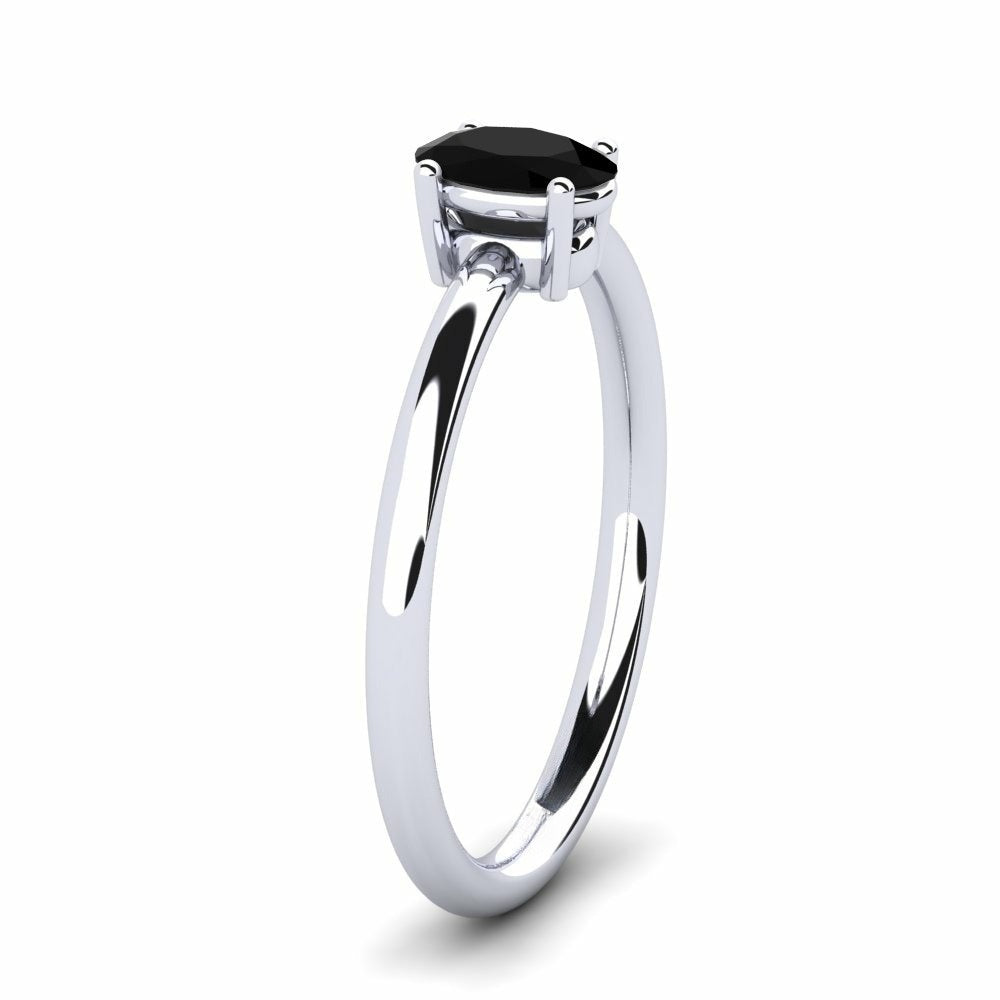 Nature Solitaire Black Sapphire Ring