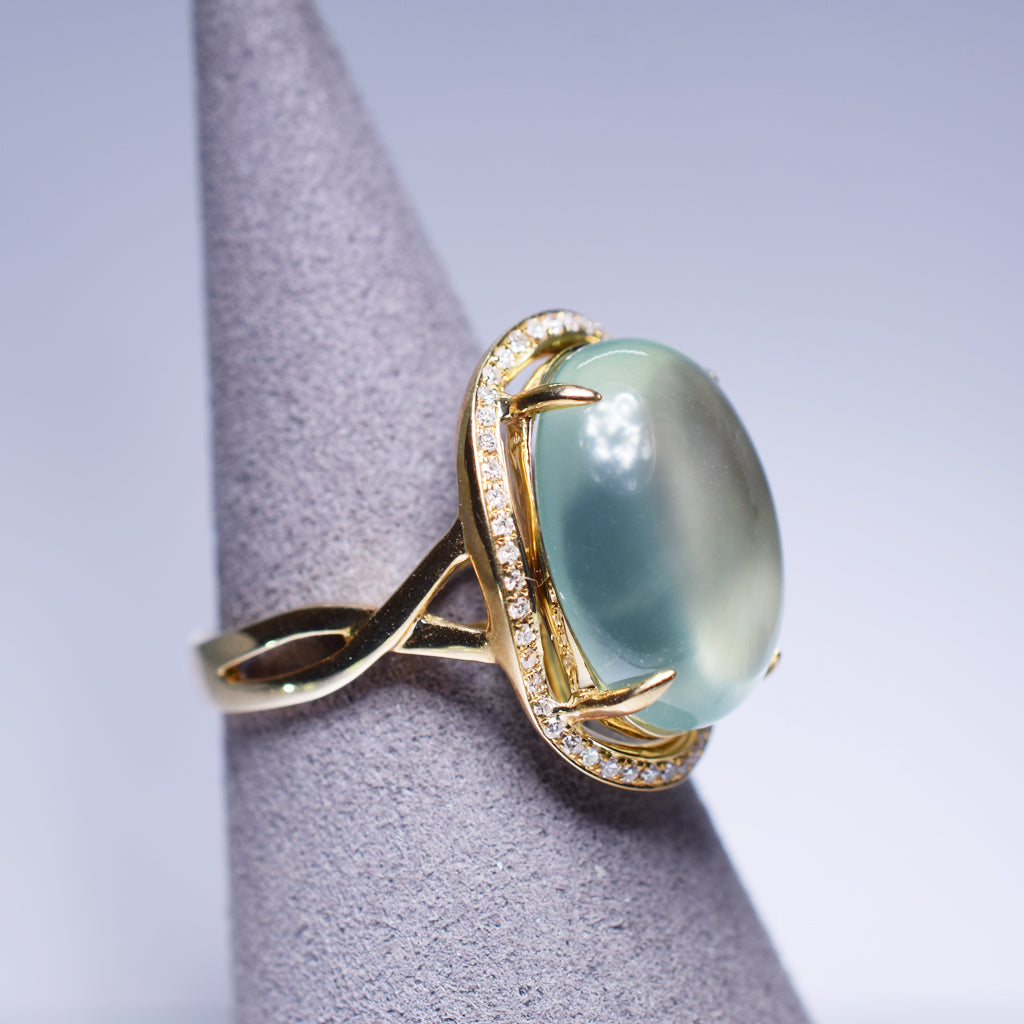 Prehnite Ring - 10.925 cts Cabochon