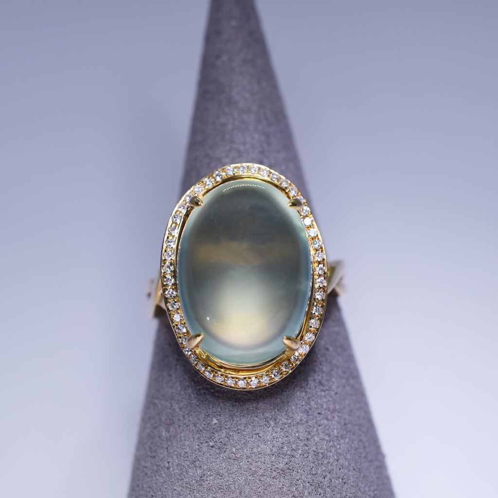 Prehnite Ring - 10.925 cts Cabochon